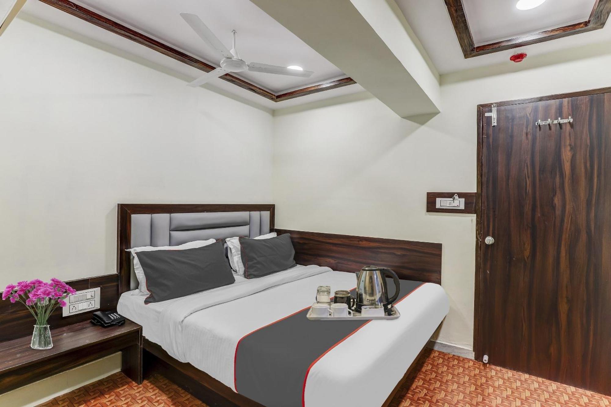 Hotel Collection O Laxmi Kuber à Utrān Extérieur photo