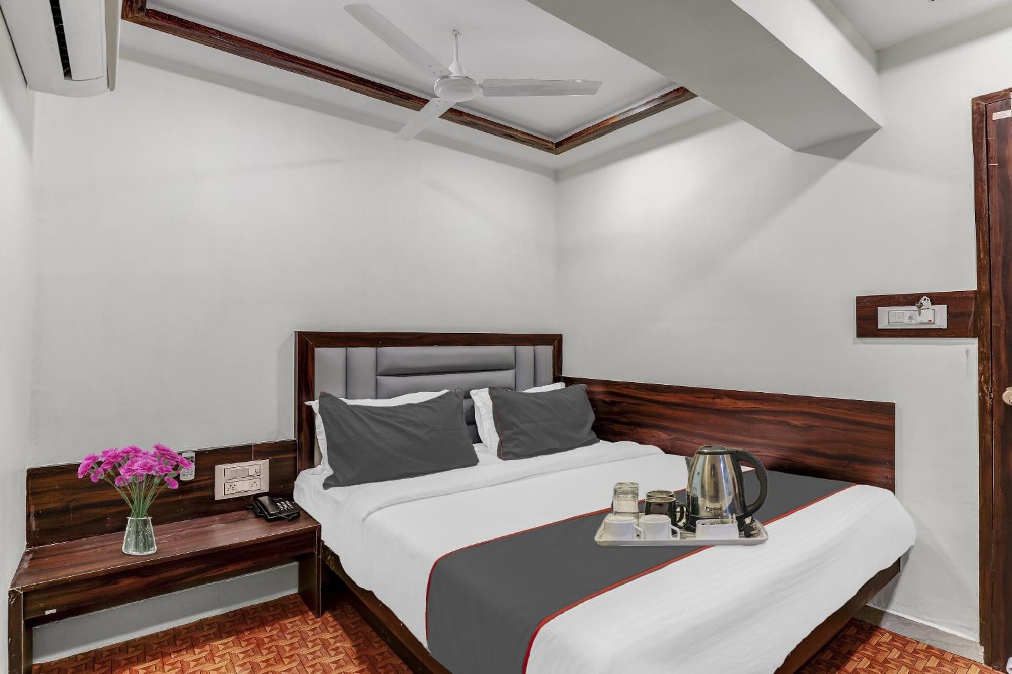 Hotel Collection O Laxmi Kuber à Utrān Extérieur photo