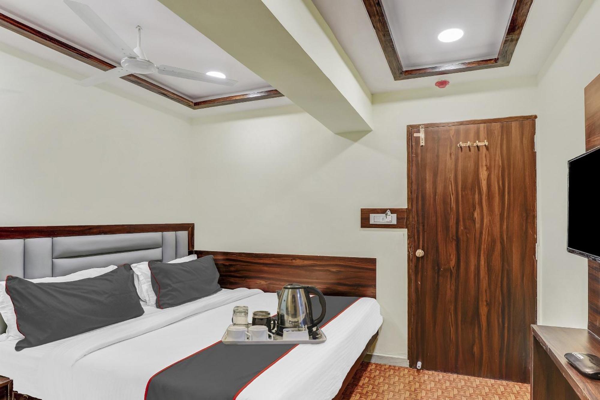 Hotel Collection O Laxmi Kuber à Utrān Extérieur photo