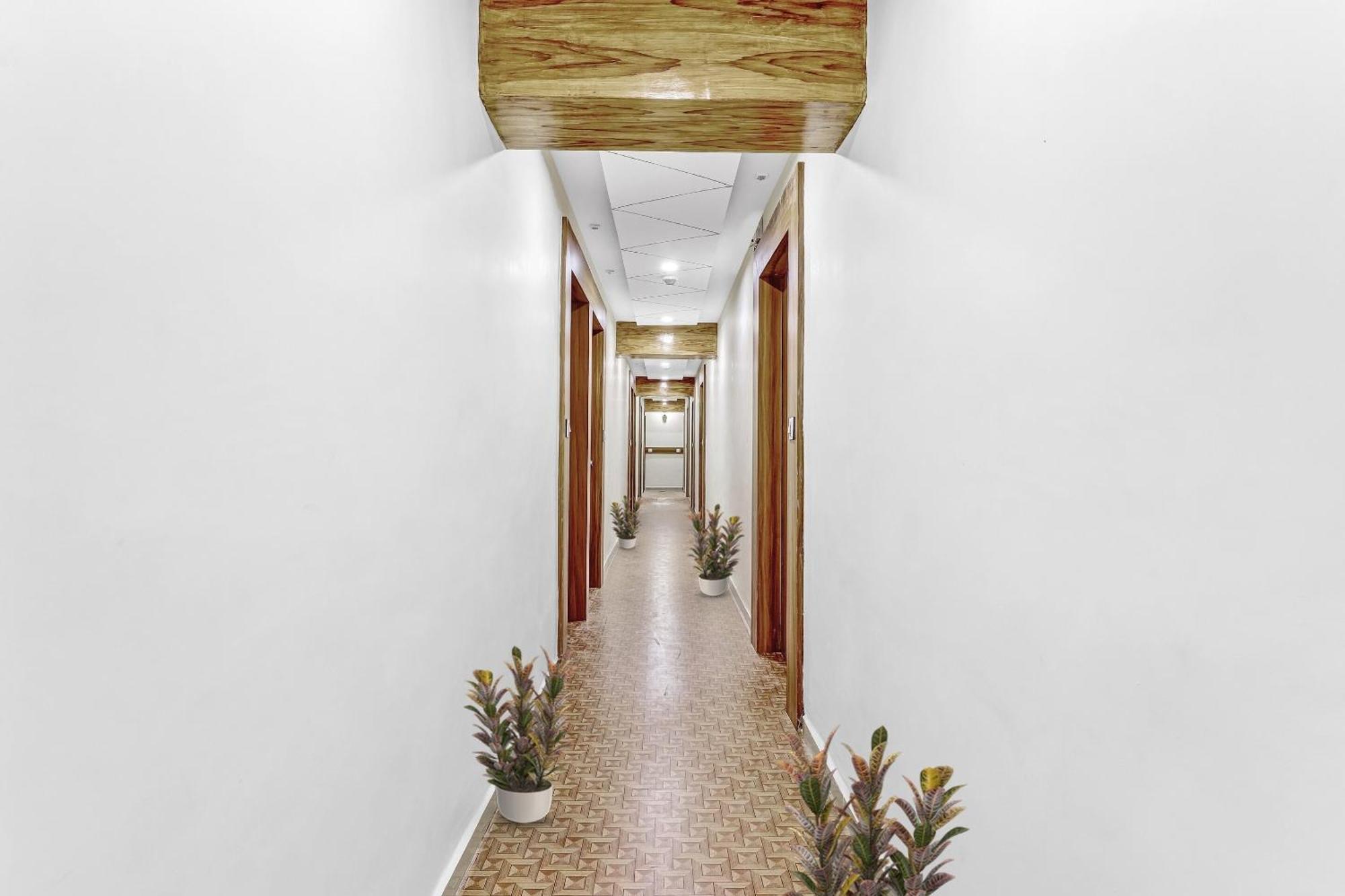 Hotel Collection O Laxmi Kuber à Utrān Extérieur photo