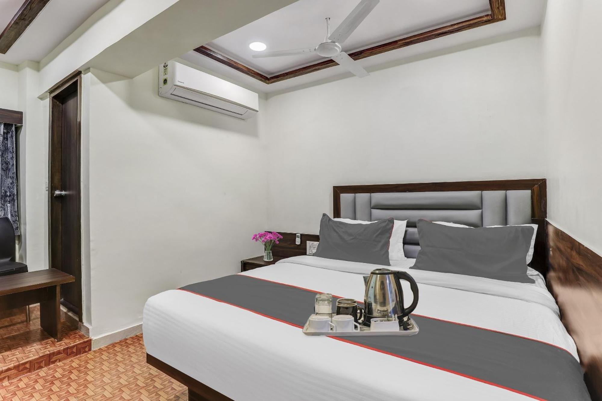 Hotel Collection O Laxmi Kuber à Utrān Extérieur photo