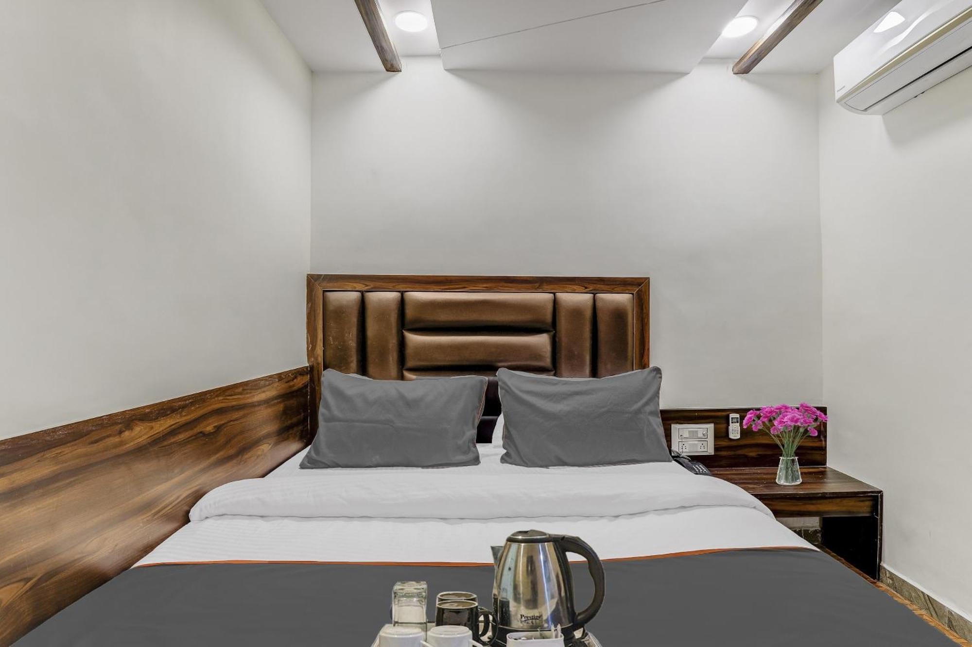 Hotel Collection O Laxmi Kuber à Utrān Extérieur photo